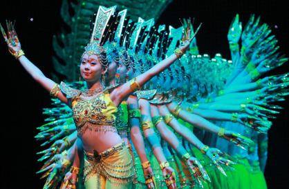 因千手观音一炮而红被富豪追求8年的邰丽华如今怎样