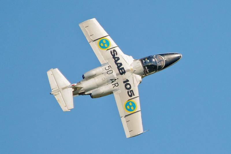2013年瑞典空军萨博-105首飞50周年的纪念涂装