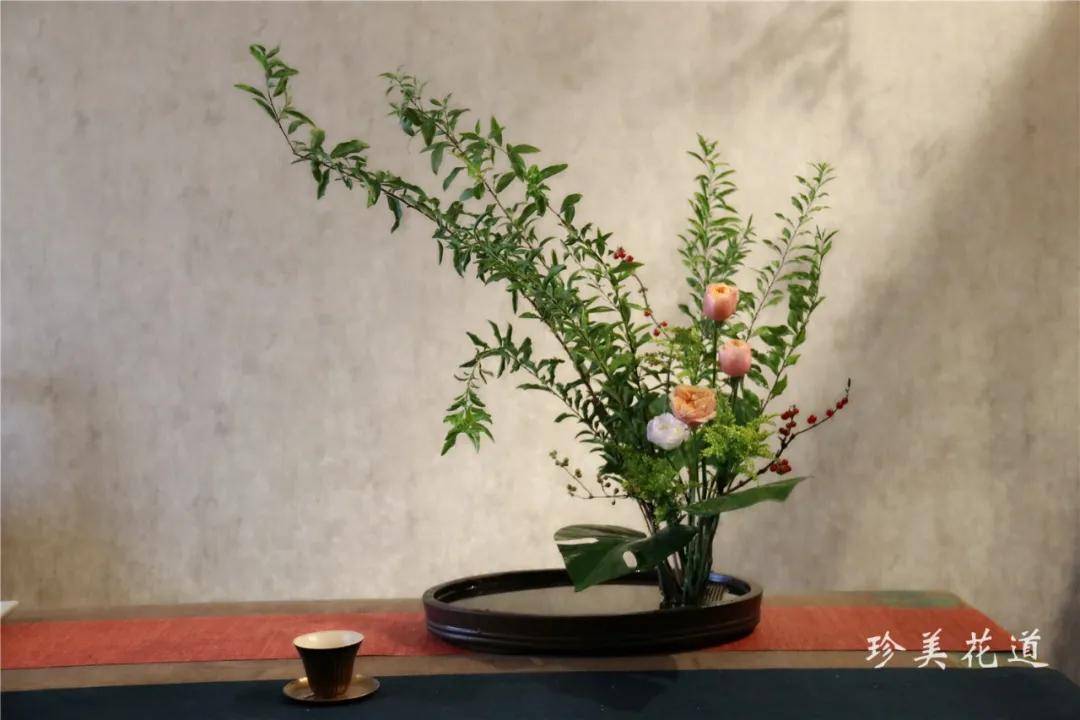 茶道插花淡雅中的静心珍美花道