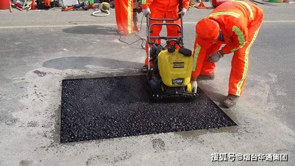 沥青路面修补之沥青冷补料在冬季修补路面坑槽施工中的应用