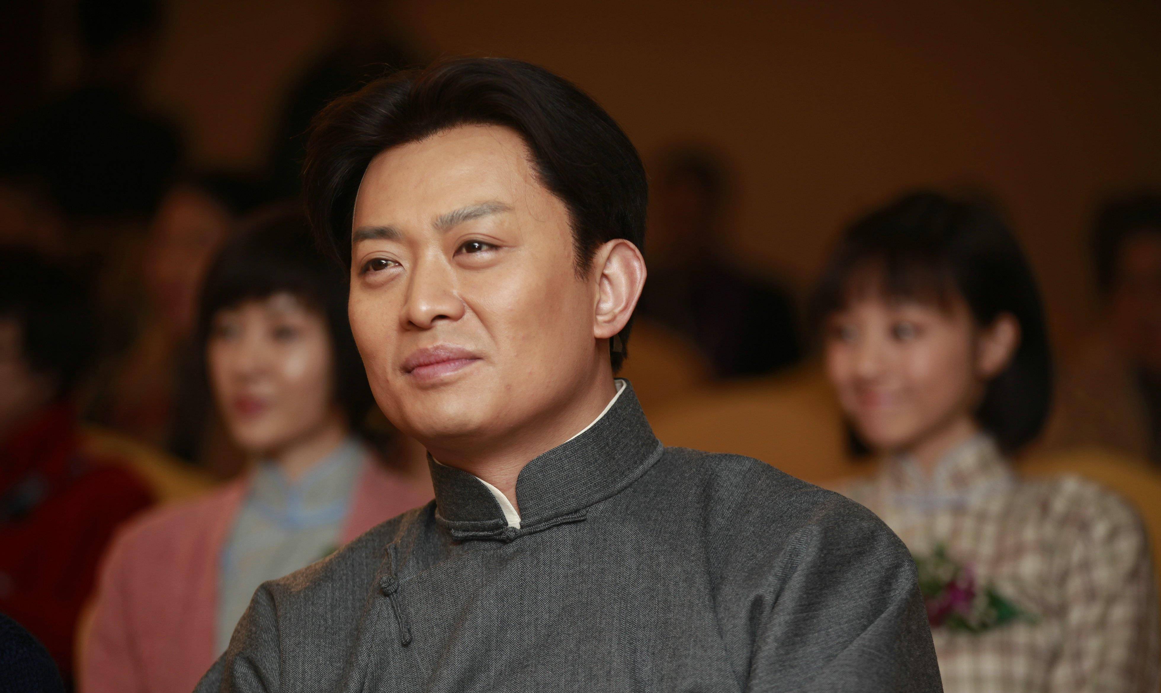 《西柏坡的警钟》地方台先播,黄海冰再演领袖,方言配音有些蹩脚