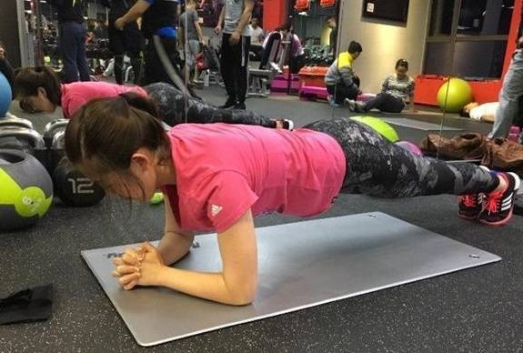 笨办法|26岁设计师从140斤减到105斤，没吃药用笨办法开启人生第二个春天