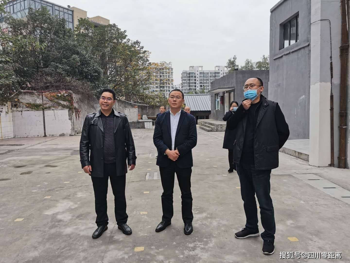 绵阳市游仙区委常委,副区长熊华明一行到开元中学检查