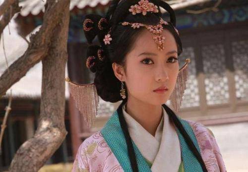 岁入|13岁入宫，36岁被23岁皇帝看中，43岁封妃，享尽荣华富贵