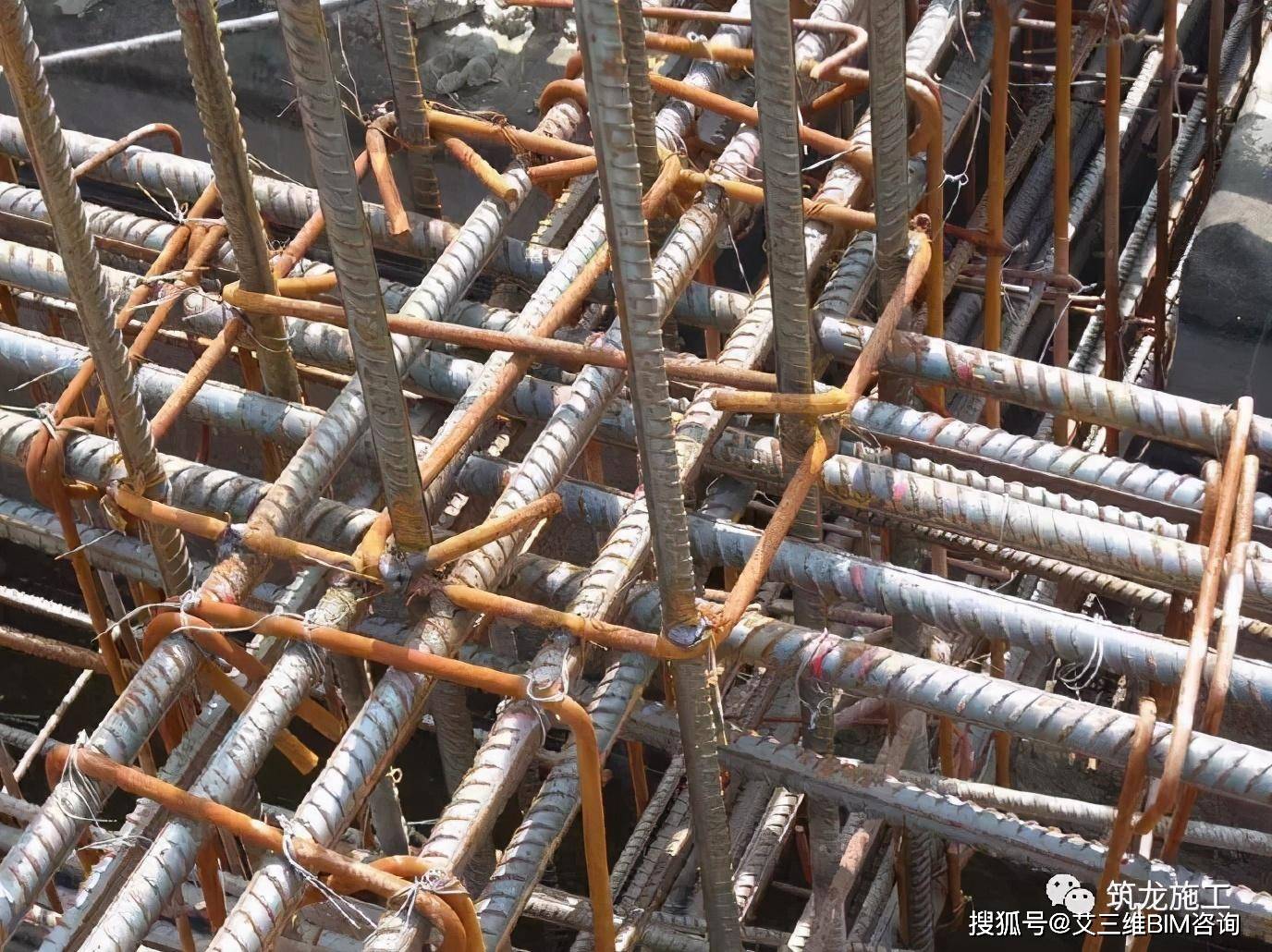 等部位的锚固长度以及洞口 剪力墙双排钢筋之间应绑拉筋或支撑筋,其