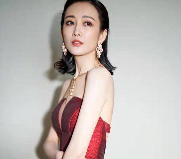 王鸥遗传妈妈天生“颜值高”,同母异父妹妹更漂亮