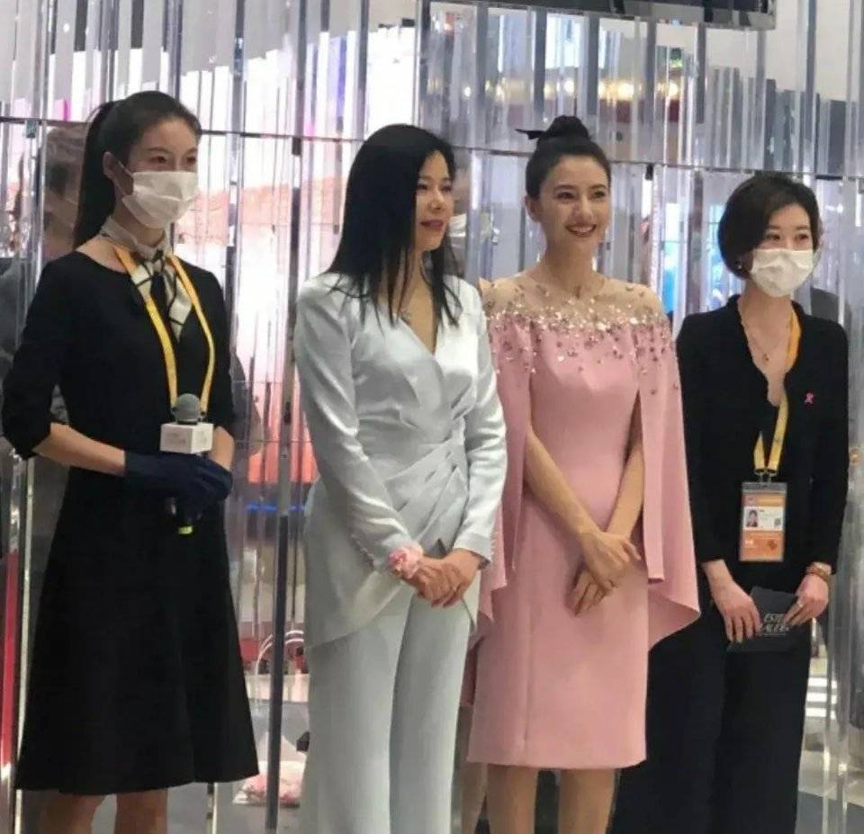 发型|丸子头不会过时，2020秋冬继续流行，高圆圆都爱上了，扎对才高级