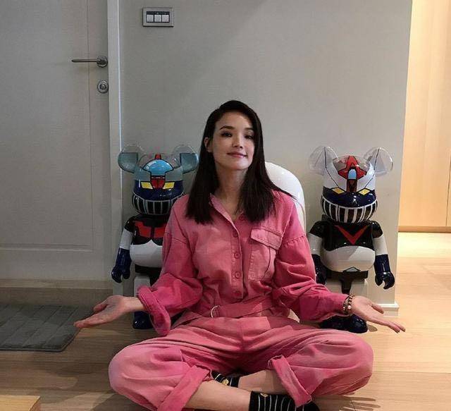 舒淇公开现身,有少女的美也有少妇的优雅!
