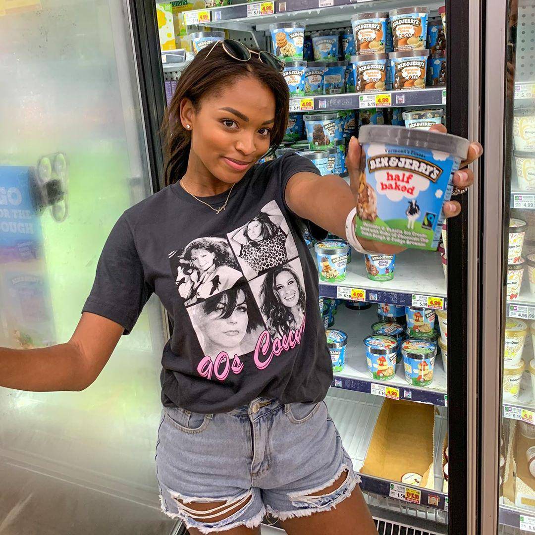 伊万卡|美国小姐选美冠军出炉！她皮肤黑嘴唇厚，伊万卡老公看她目不转睛