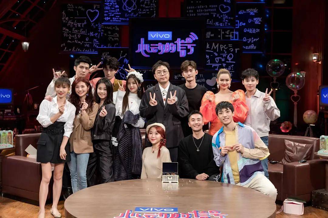 林允|晚会同框生图，杨超越头肩比真的好，欧阳娜娜脸比林小宅大一圈？