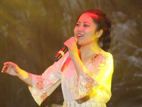 女子为成名借120万上星光大道，却被淘汰，一怒