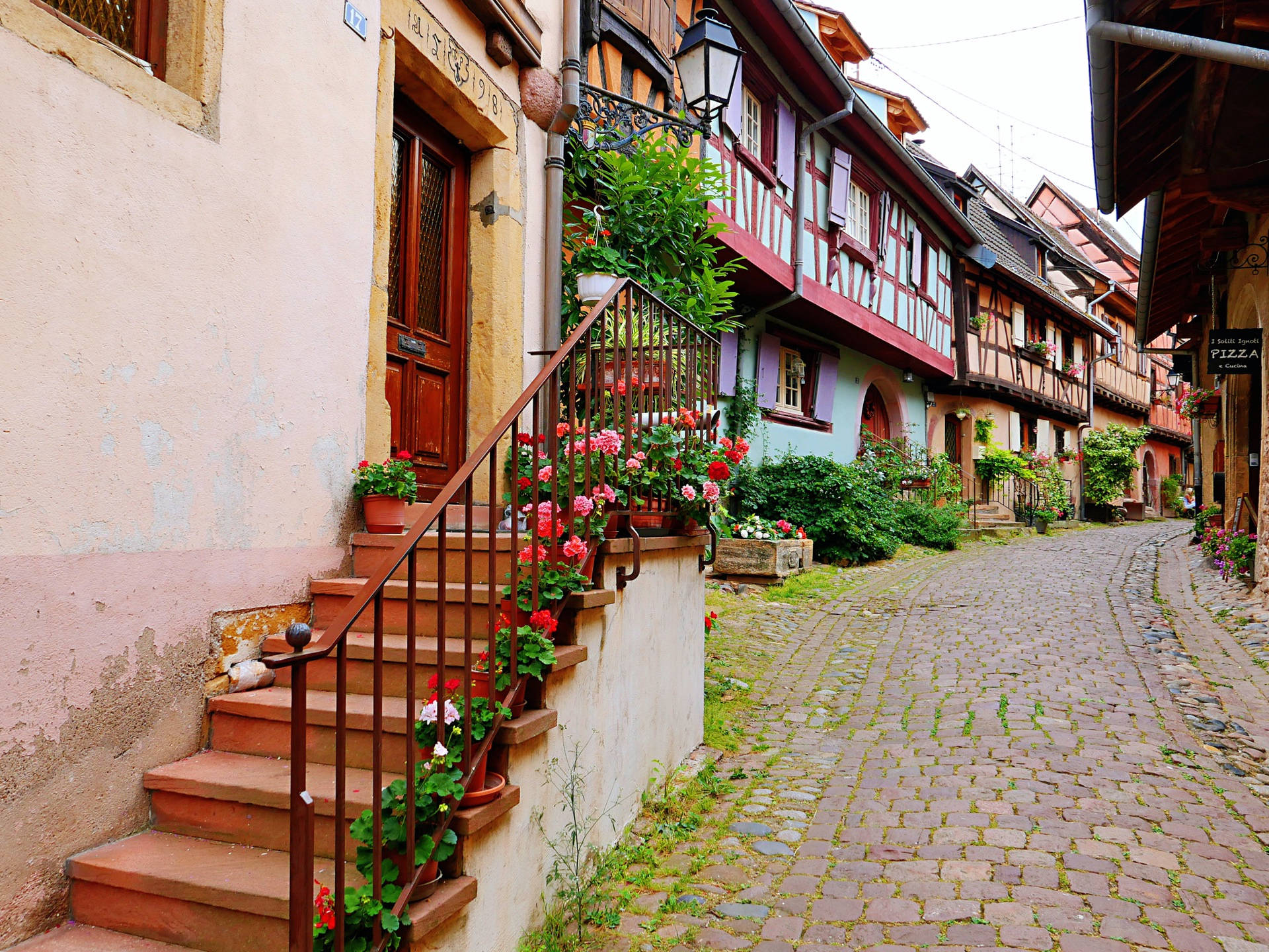 私藏在法国的最美小镇 颇具浓厚的中世纪色彩 美女红酒让人难忘_阿尔萨斯