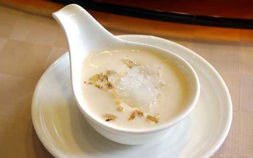 筱姿食谱——蜂蜜牛奶燕窝:安神美容