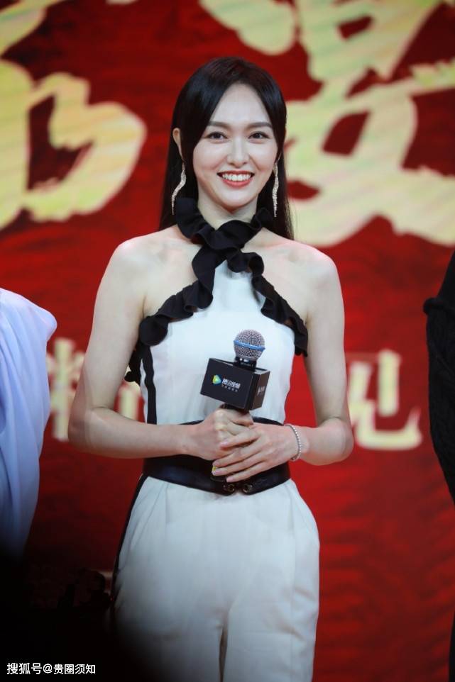 唐嫣与大8岁的佘诗曼同台被碾压,瘦得只剩骨架