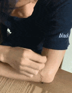 搞笑gif段子:这车怎么变成了这个样子!哪个熊孩子干的