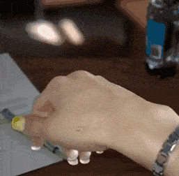 搞笑gif段子:听说你们爱模仿,这个你能做到算你真的厉害!