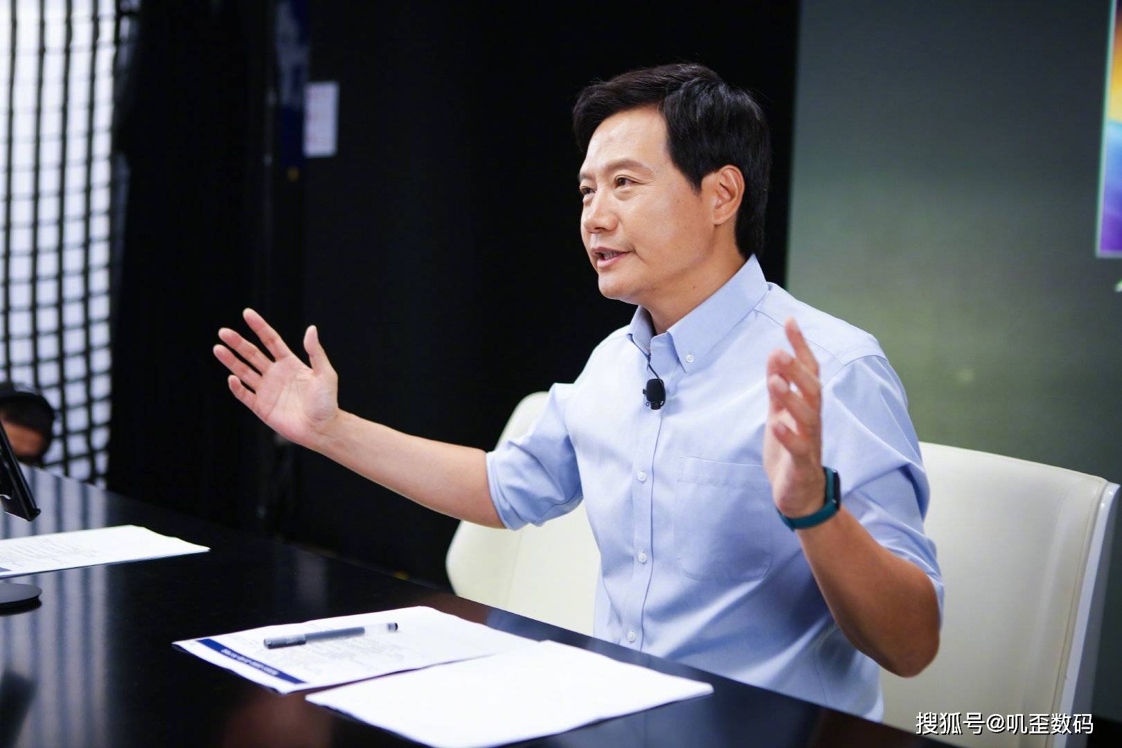 原创iphone12被打脸了苹果做了雷军不敢做的事却自欺欺人