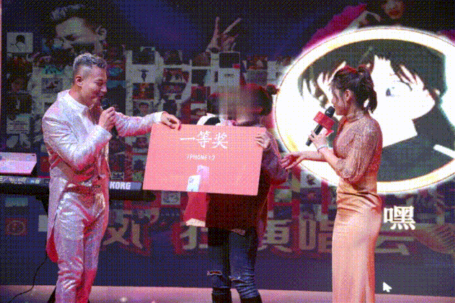 大跳骑马舞,迅速点燃现场氛围 来宾们跟随节奏舞动,尽情摇摆 现金