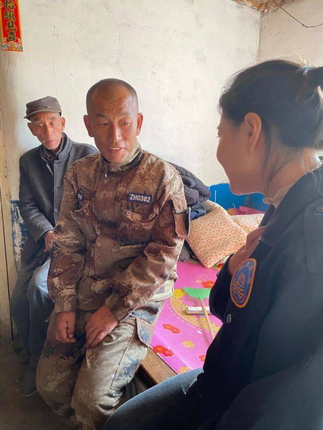 “傻”母亲拉扯智障儿子|清水慈善帮扶困难家庭