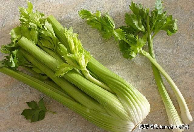 西芹菜怎么挑选 84cbe6e8762d493f8309db9fc5187c50.jpeg