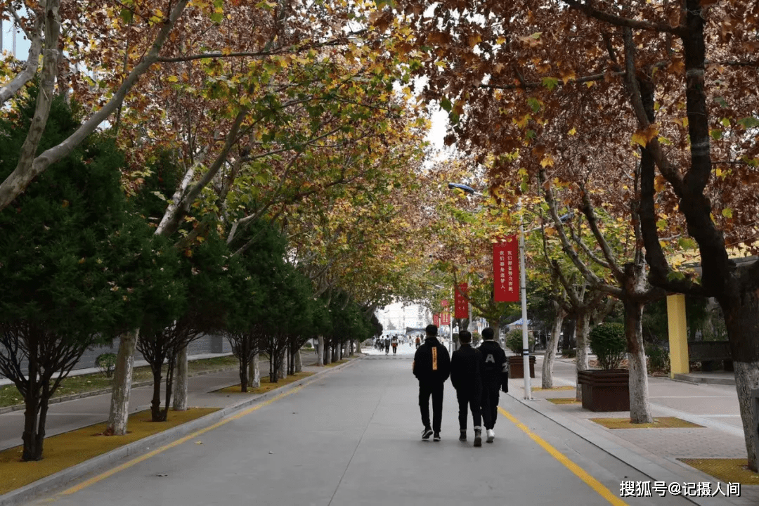 师院版《成都》来自天水师范学院 藉湖还要走多久 你攥着我的手 分别