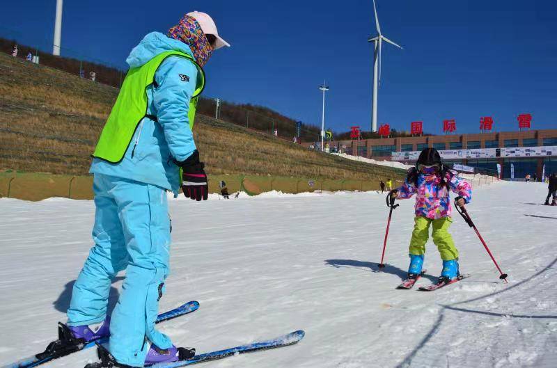 滑雪就去五峰国际滑雪场,这个冬天最好玩的地方!