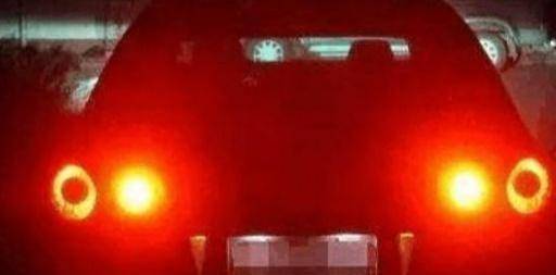 双闪灯新规定 39007b6a11fe409ebbab0567380b1dd0.jpeg