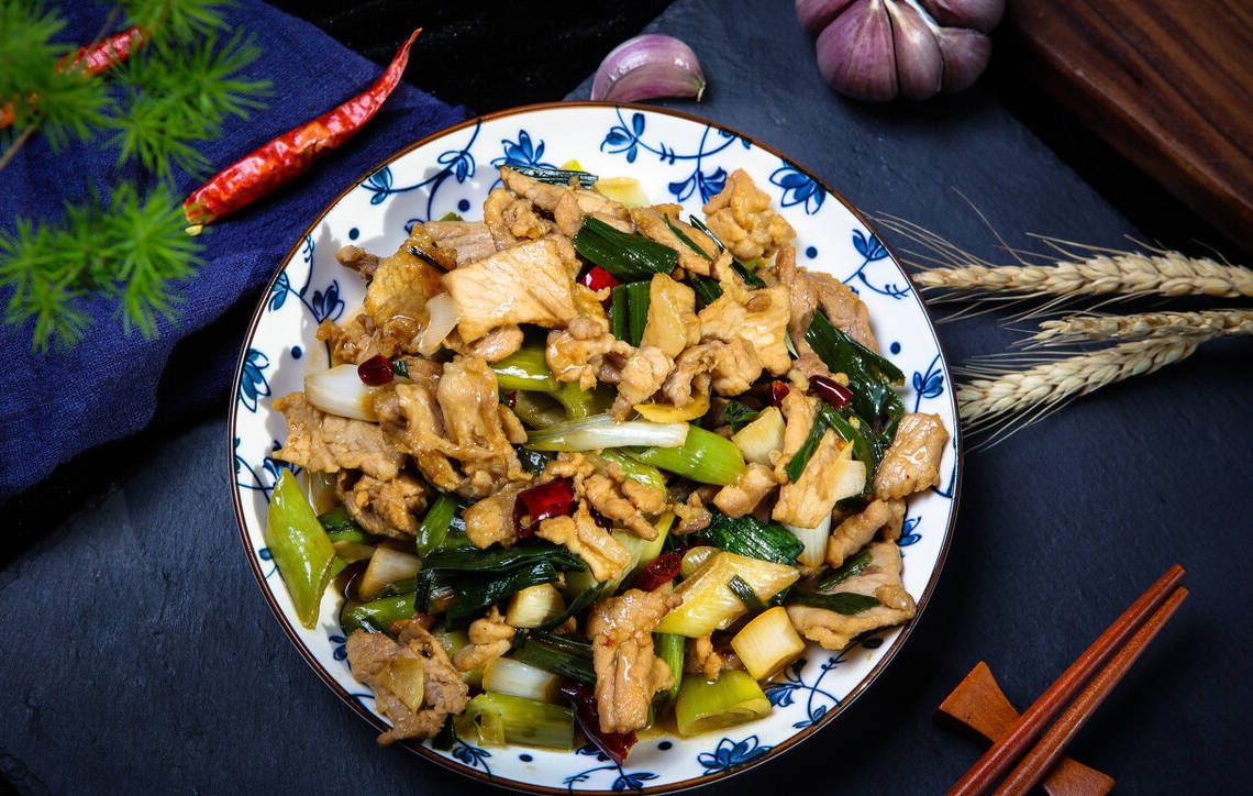 蒜苗小炒肉,香就一个字,口感超嫩,配酒配饭都很美味,做法简单
