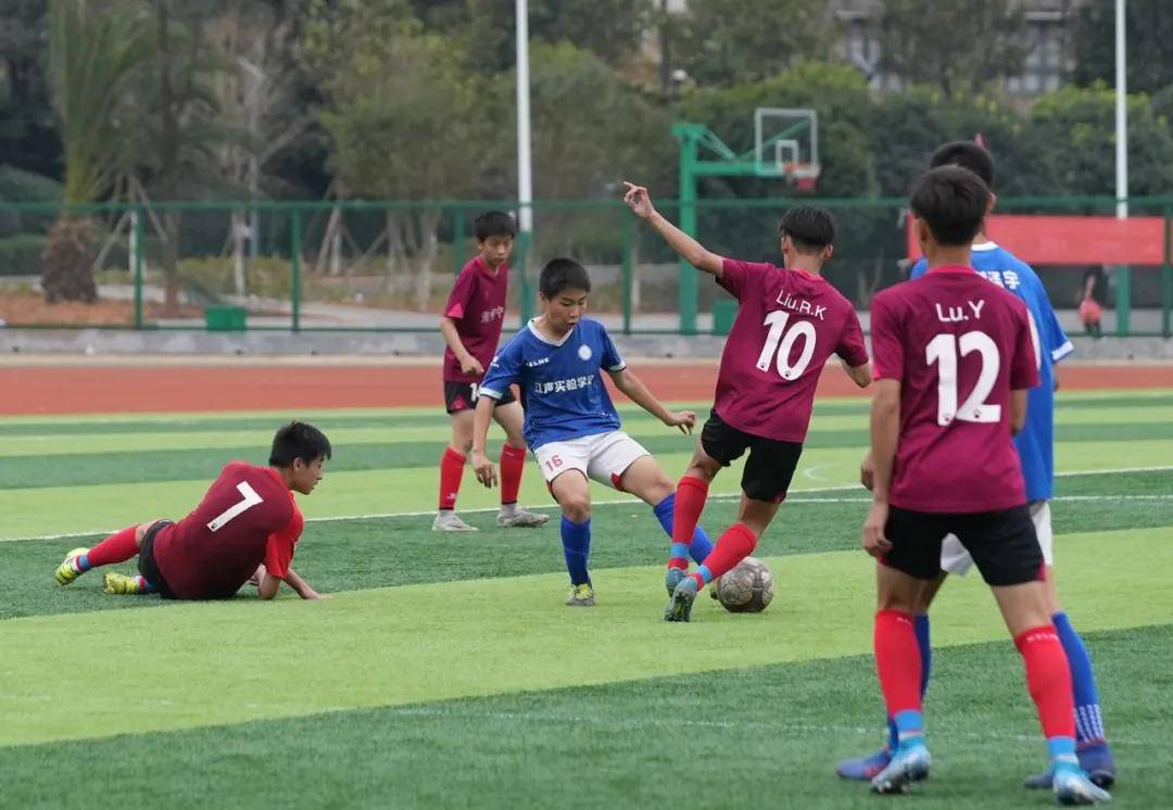 湘潭江声实验学校足球队在市县两级比赛中连连夺冠