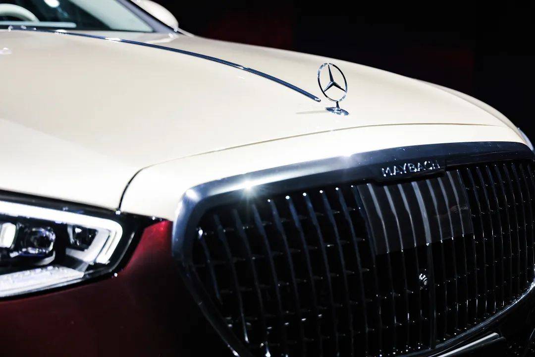 高级脸背影杀2021款奔驰迈巴赫GLS480 GLS600