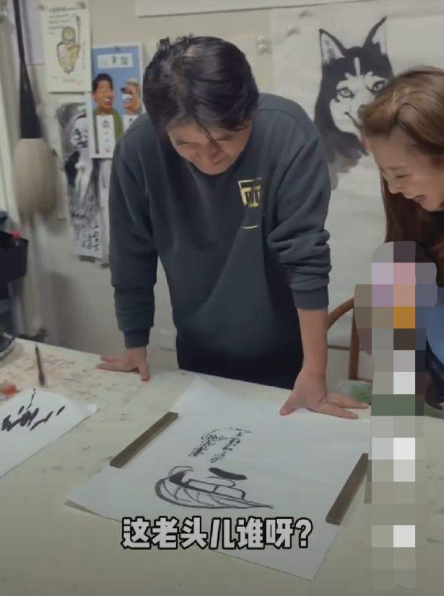 61岁毕福剑露面大变样!为赵本山美女徒弟站台,发型邋遢显油腻