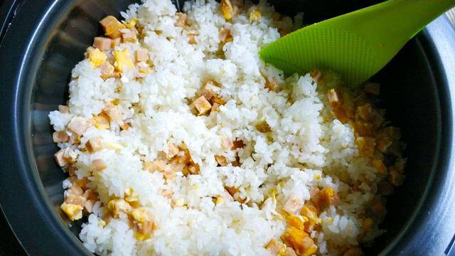 鸡蛋炒大米最好吃的方法 0d13911e55584f408bb88e0f707e5db0.jpeg