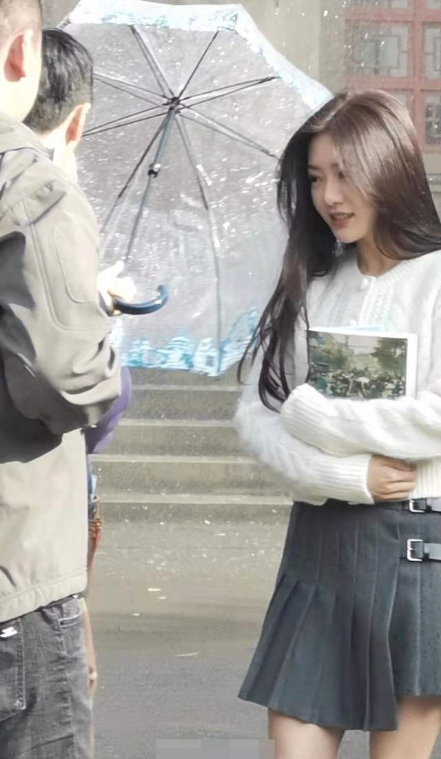 邓家佳这是经历了蜕变吧？绝佳身材管理无修生