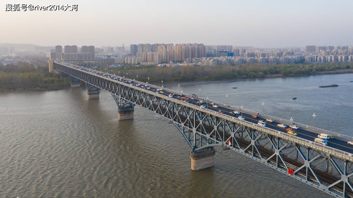 60年前的超级工程，我国自行设计建造的第一座长江大桥在南京