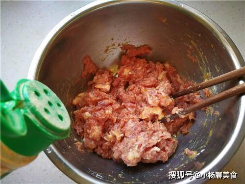 怎么把肉剁得稀碎 0c2fcbe440e4425392a10c23f77366bc.jpeg