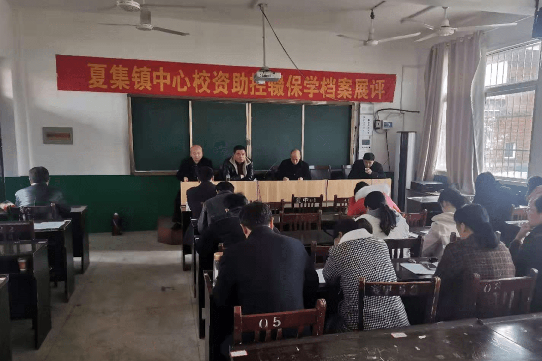 邓州市夏集镇一初中召开九年级期中座谈会