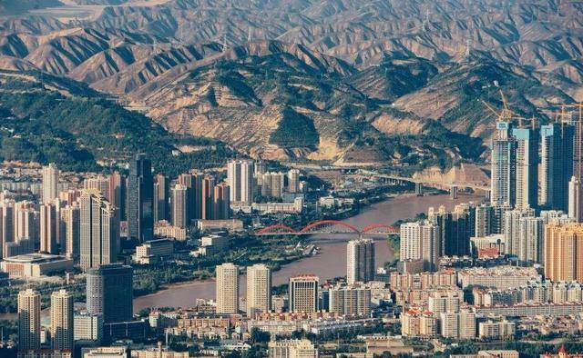 乌鲁木齐gdp_乌鲁木齐雪景(2)