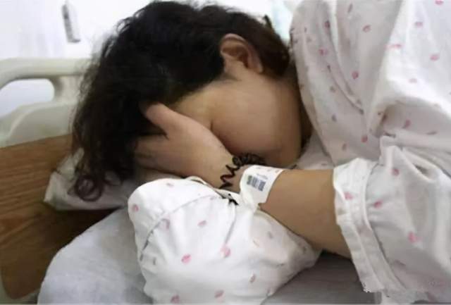 产后按压肚子的痛,和生孩子的宫缩痛,哪个更让产妇难承受