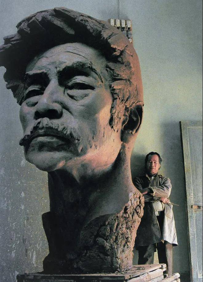 潘鹤 横眉冷对 雕塑 高200cm 1978年 广州美术学院中国近现代美术研究