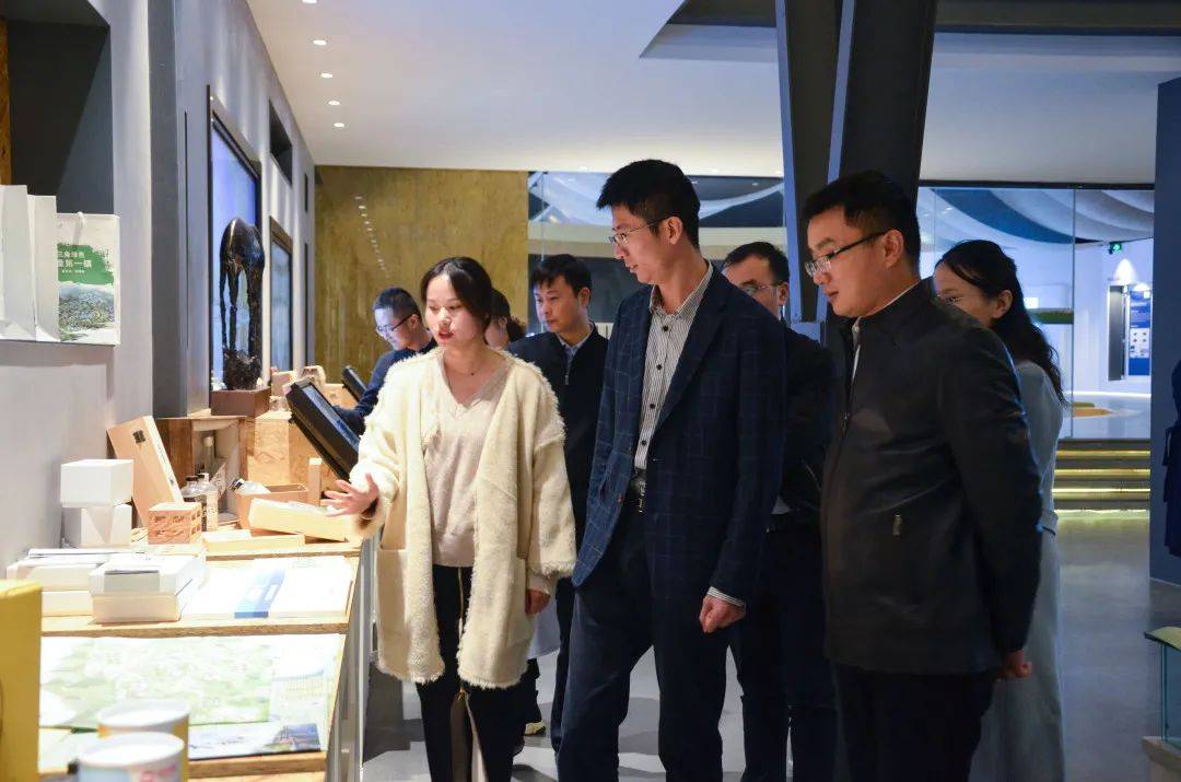 小镇新闻 蚌埠团市委一行来殷港小镇考察交流_韩见