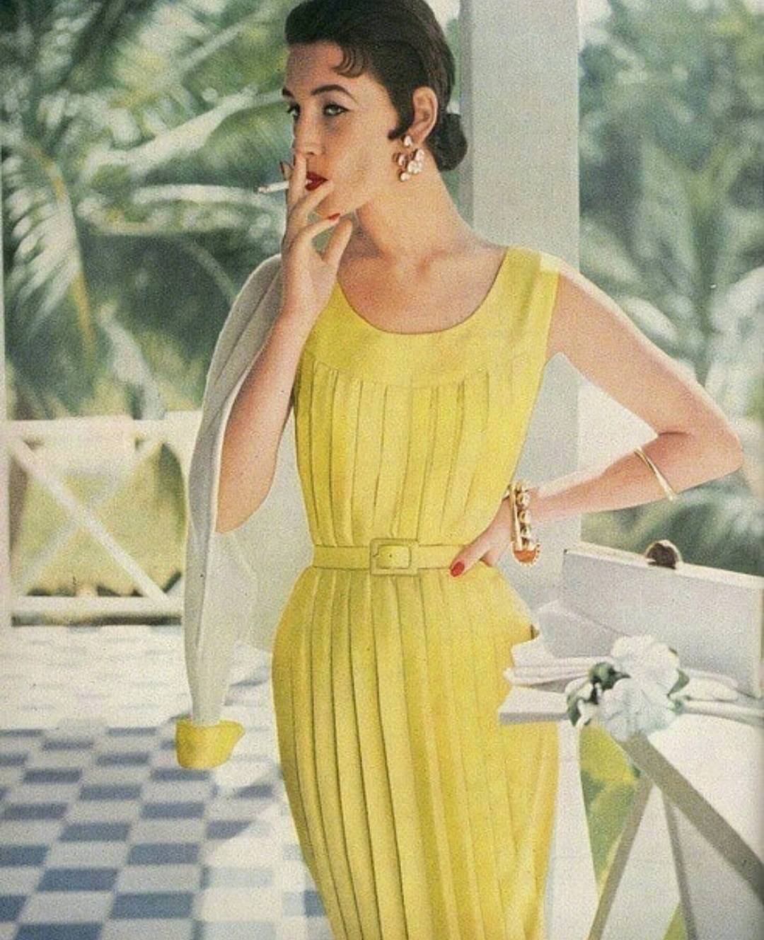 五十年代的裙装造型，五彩缤纷的配色，美丽得让人心动