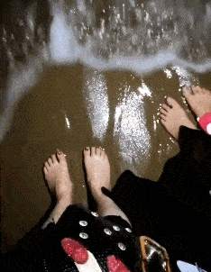 今天点了一桌娃娃菜,不敢下口吃作为吃货的姑娘,竟然还有时间