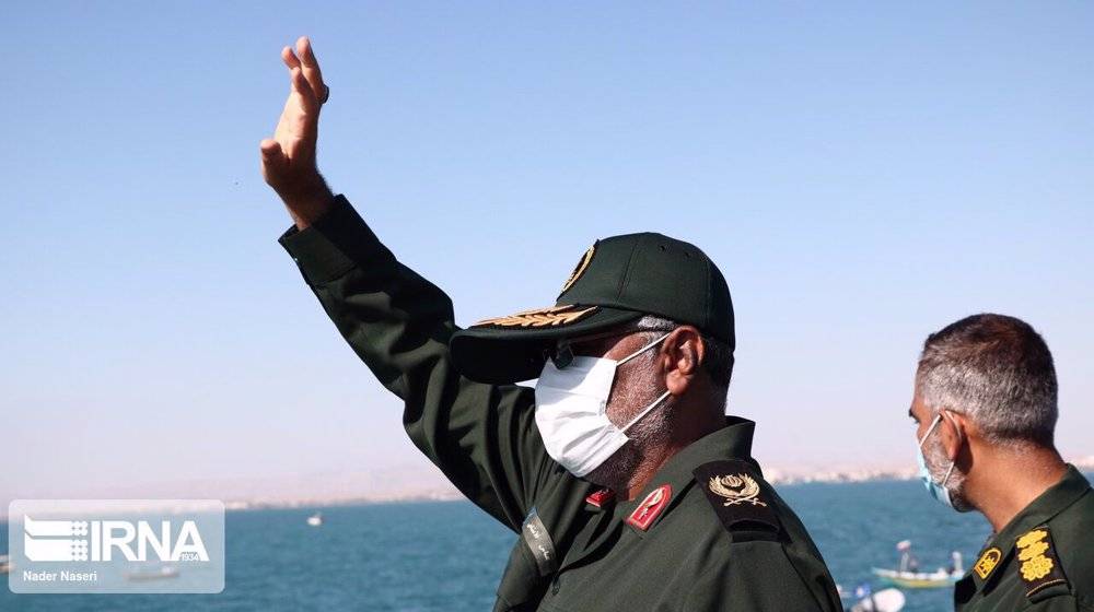 这场面叫个生猛！伊朗1000艘舰艇波斯湾军演，霸气回应美国