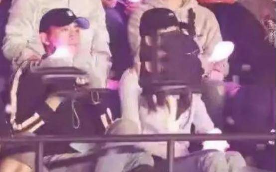 梦回往昔，解析我昨晚梦到男朋友和他前女友抱在一起的深层含义