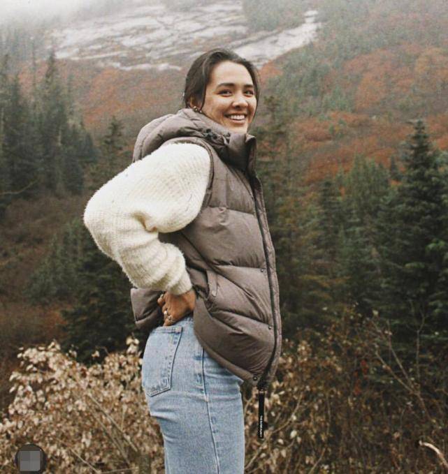 钟丽缇22岁大女儿又换男友?和现任甜蜜出游赏雪