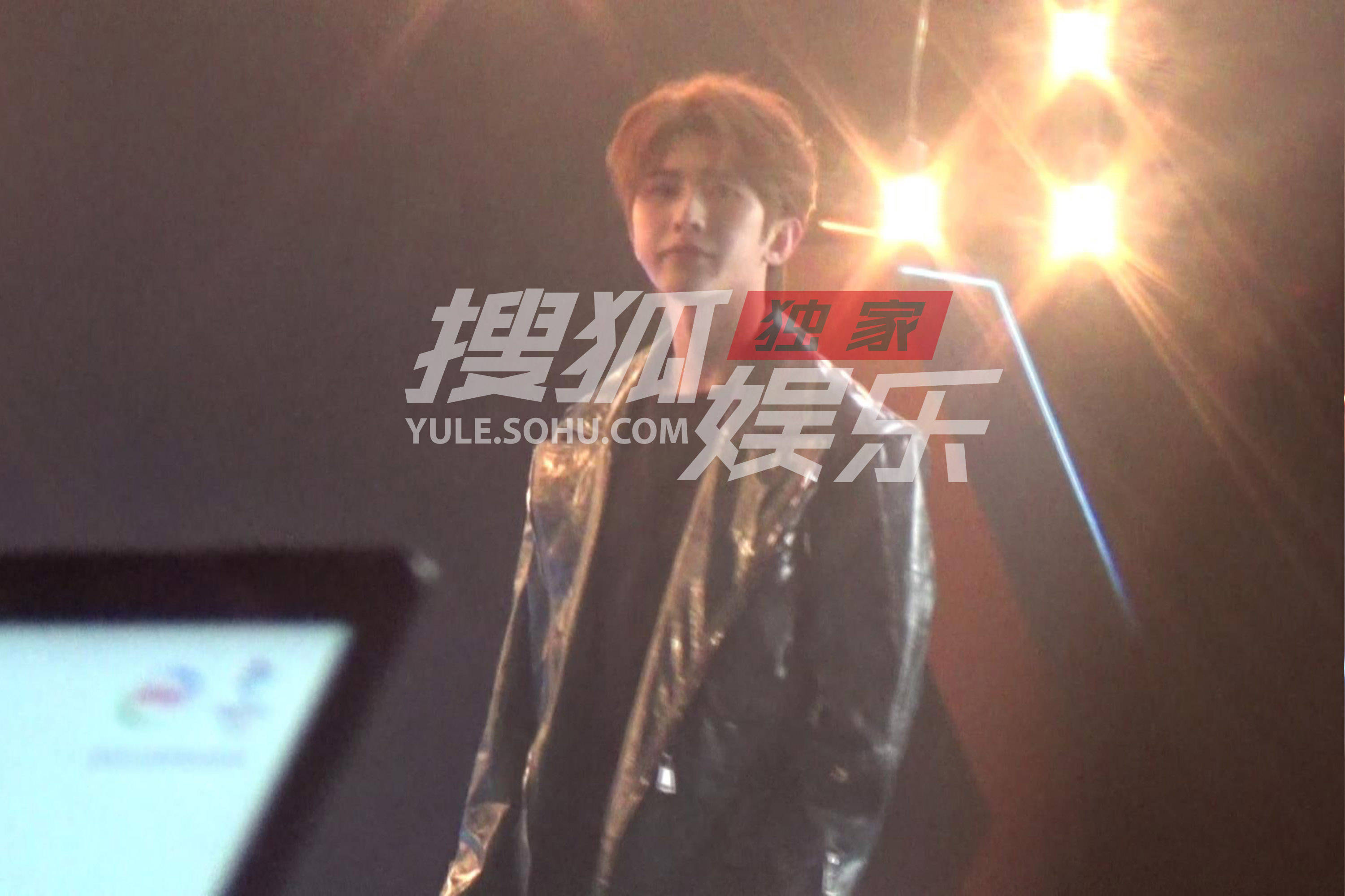 独家:蔡徐坤拍mv全身黑衣!每一帧都散发着迷人气息