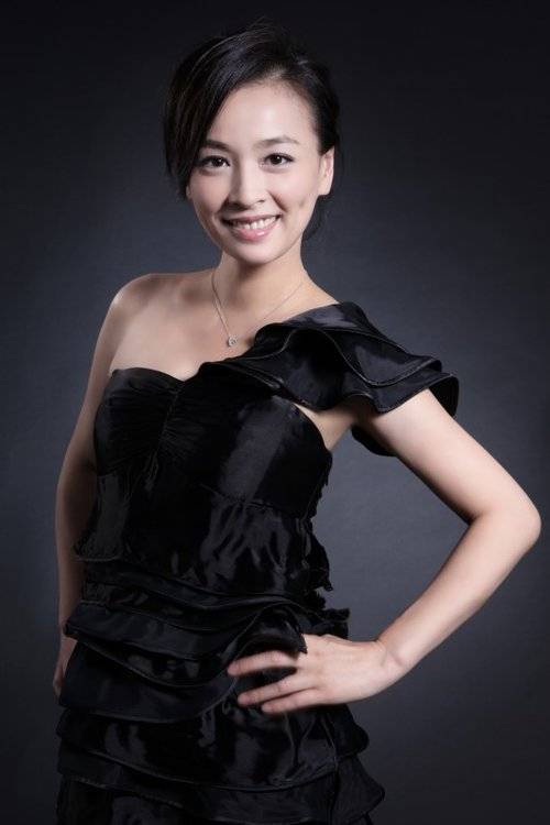 穿露脐装热舞的张庭年轻貌美你相信已经是50岁的阿姨了吗