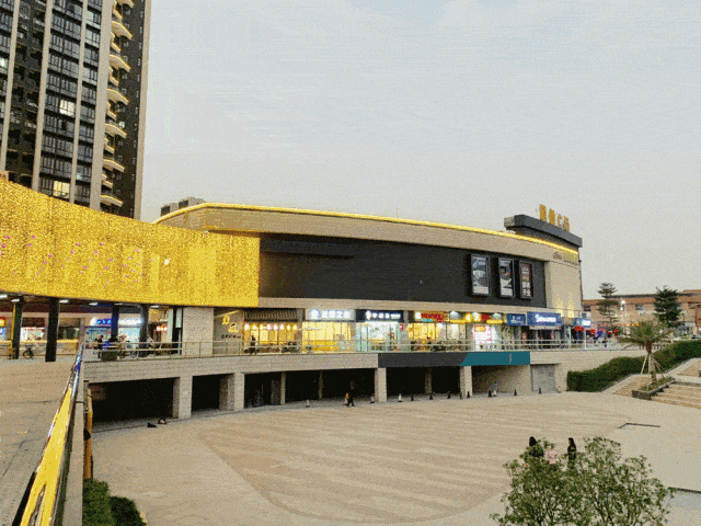  广附南沙实验学校></p></a> 周边现有的较大规模商业麒麟广场,万科商业街等