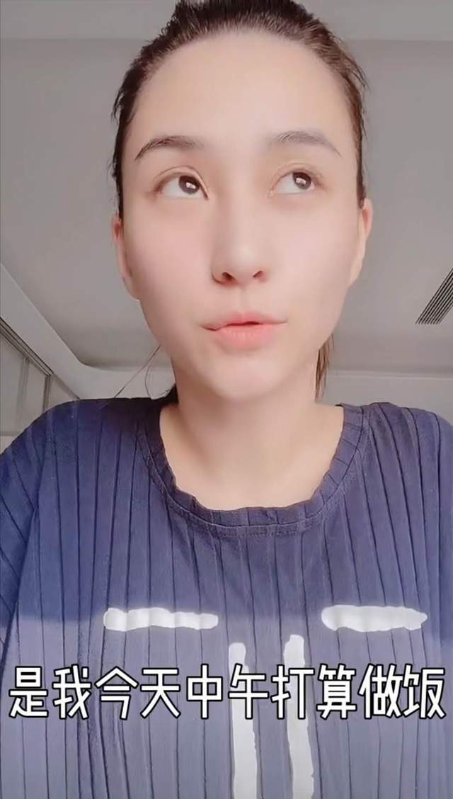 何超莲早起为窦骁做饭,窦骁深得岳母喜爱