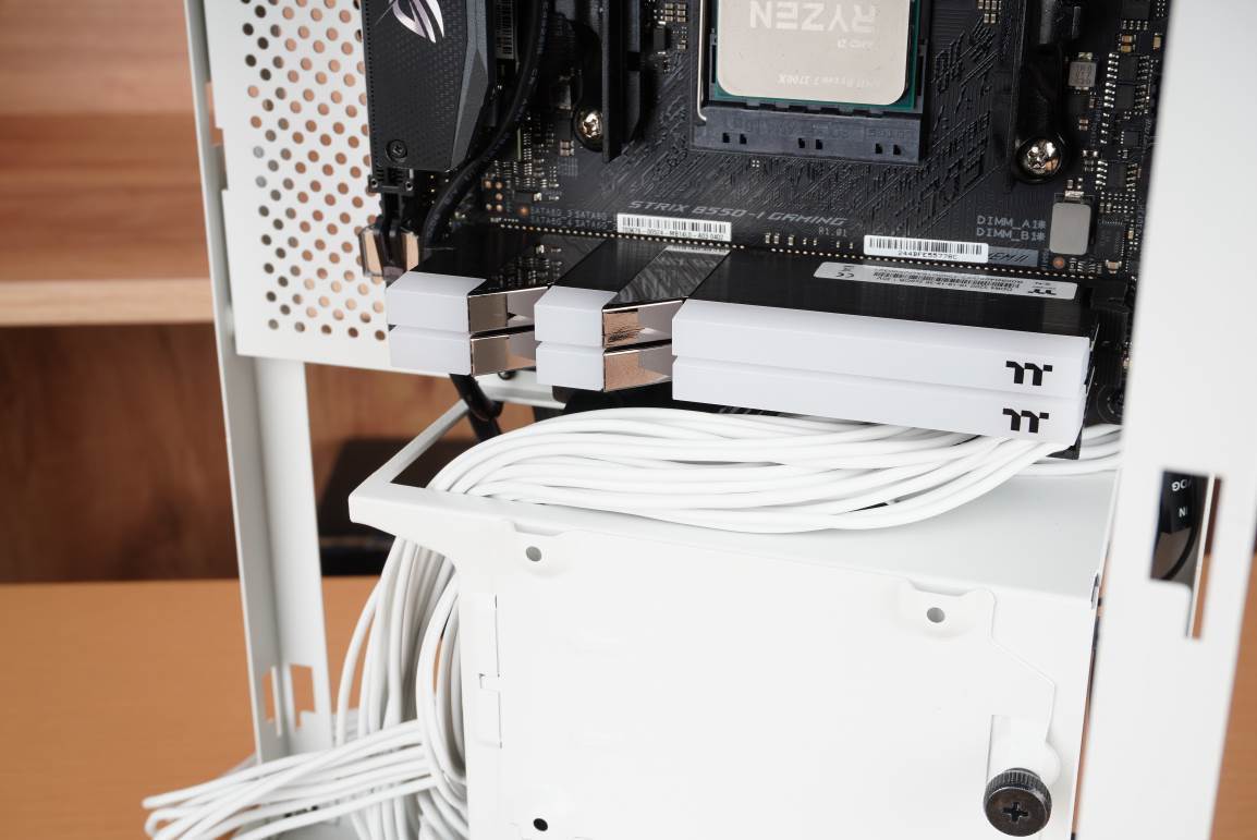 便宜实惠的充电箱 e22a3143b1fe4dae9ade7475315386b4.jpeg